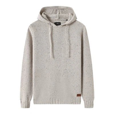 ¿Puedo usar un suéter con capucha en invierno?